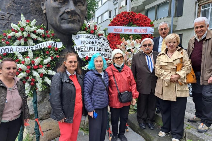 19 Mayıs Atatürk’ü anma Gençlik ve Spor Bayramında Moda Atatürk Büstüne Çelenk Koyduk